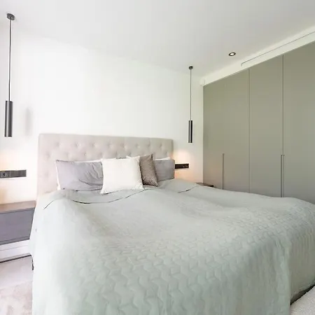 Modern 4 Beds Luxe 550m To Canas Beach!