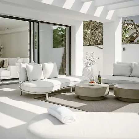 Modern 4 Beds Luxe 550m To Canas Beach! Villa