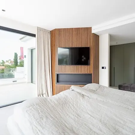 Modern 4 Beds Luxe 550m To Canas Beach! *