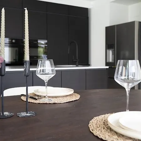 Modern 4 Beds Luxe 550m To Canas Beach!