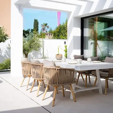 Modern 4 Beds Luxe 550m To Canas Beach!